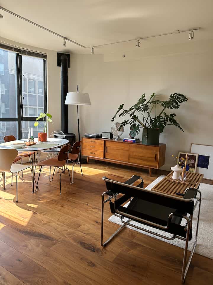 September sunlight 🍂

#midcentury #livingroom #fritzhansen 