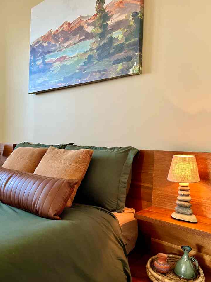 playing off the painting with bedroom colors #bedroomdecor #bedroomstyling #bedroom 