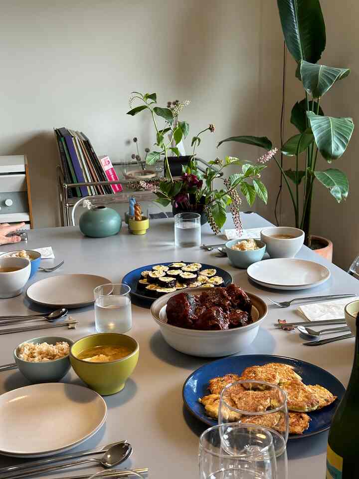 We celebrated Korean harvest festival today with some friends! Good food and good company 🥰

#heathceramics #diningtable #sanfrancisco