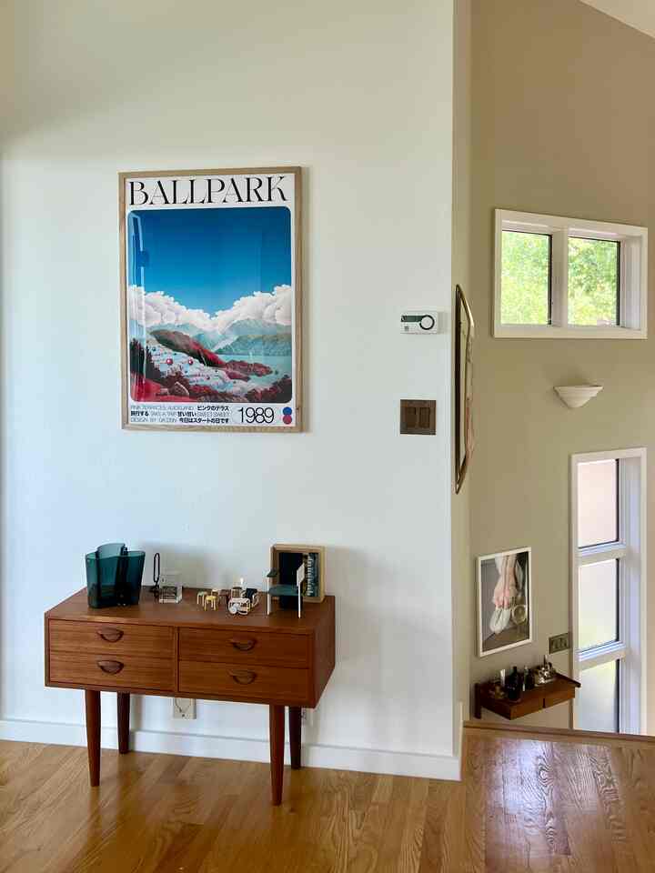 #hallwayinterior #walldeco #stairwaydecor