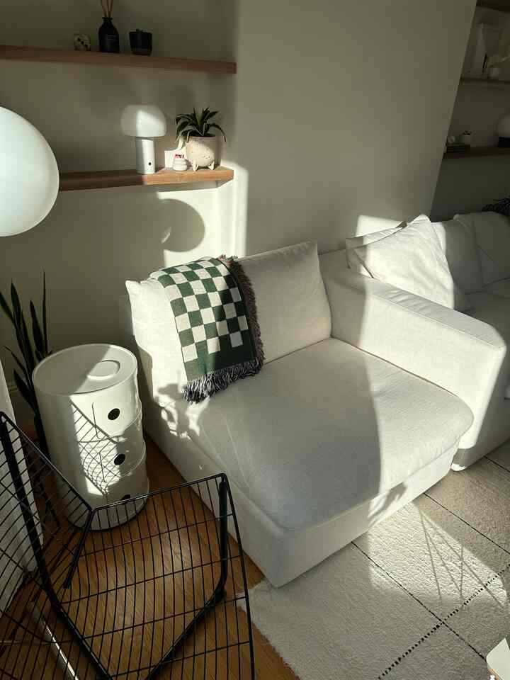 light + shadows 🤍 love the morning light

#ikea #kartell #houseinterior #apartmentinterior #apartmentlivingroom 