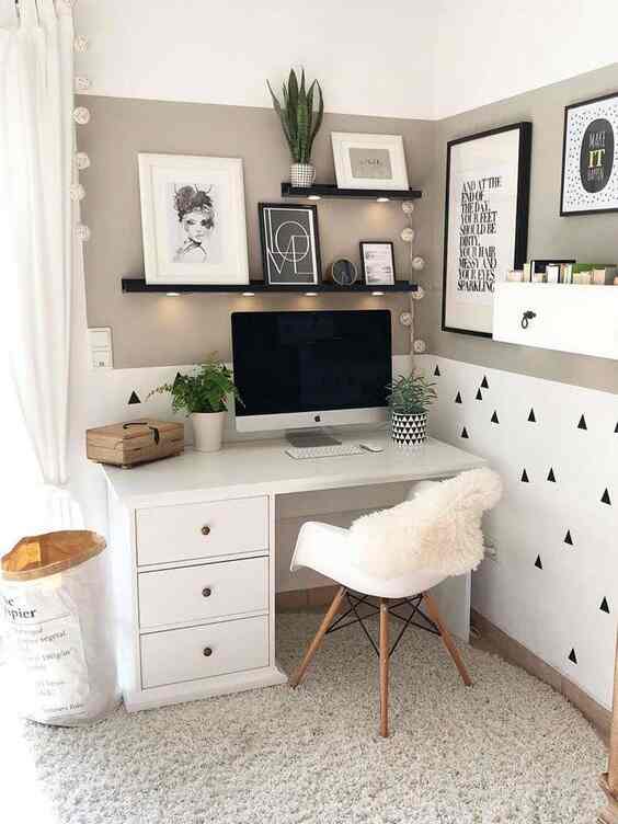 I love working here! Took me a while to make this space really my own but it’s finally coming together #blackandwhite #WFH #remotelife