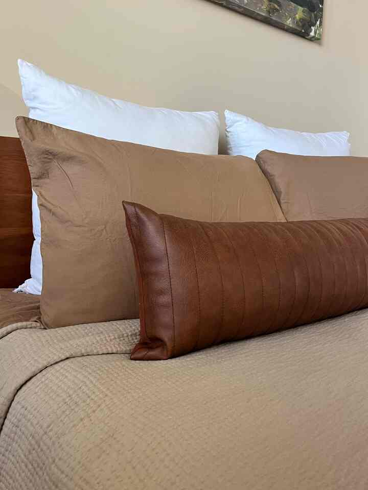 my neutral bedding faves #beddingrecommendations #bedroomdecor #bedroomstyling 