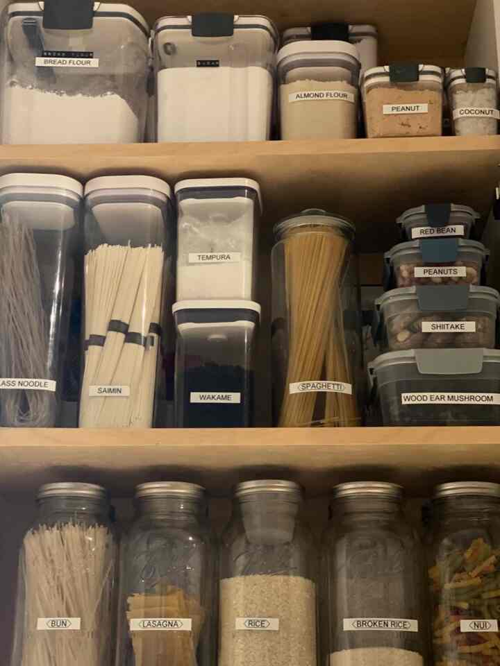 Inilah yang terjadi jika Anda memberi saya pembuat label 😄😄
#pantry #foodstorage #organizedstorage