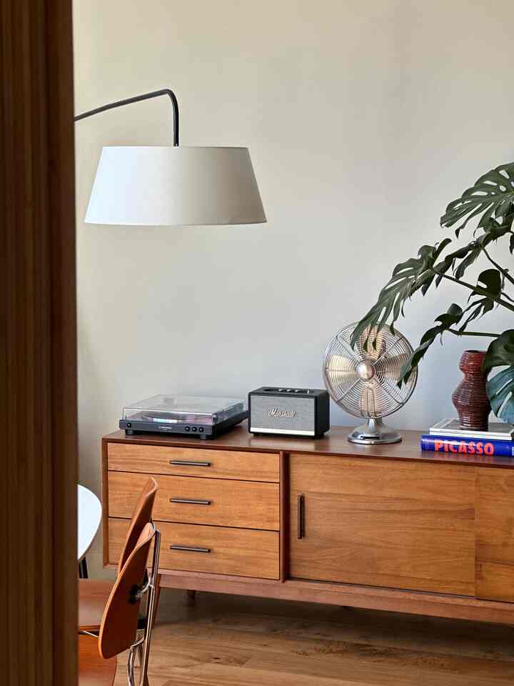 Livingroom details 🔎
#speaker #turntable #livingroom 