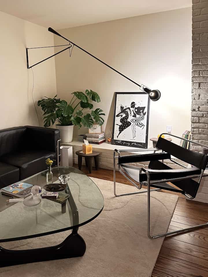 Cozy vibes in the living room 💛

#hermanmiller #flos #noguchi #midcenturymodern