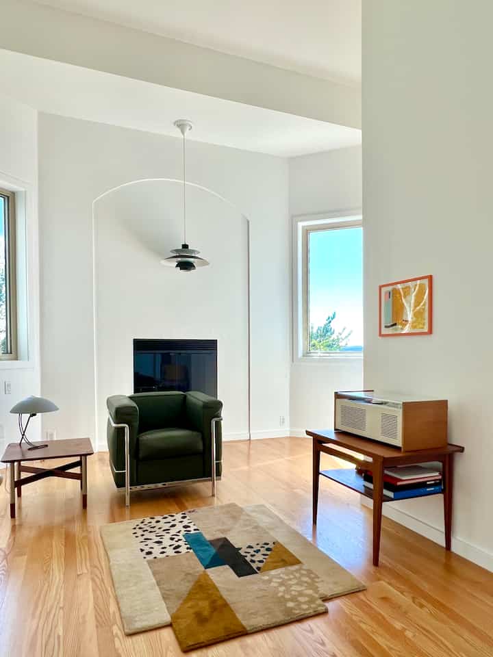 #familyroomdecor #arearug #loungechair #frame 