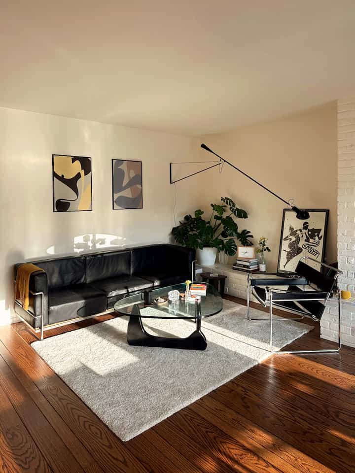 We got some prints for our empty wall! Love them 😍

#midcentury #vintageinterior #livingroominterior 