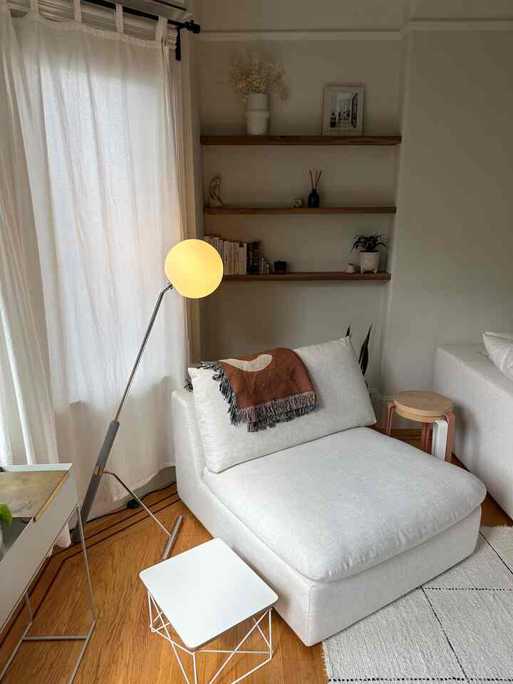 new lamp alert! loving this old/new find from Facebook Marketplace. from my digging, looks to be from the brand Mitzi. the chrome + concrete details are what drew me to this lamp! 🤍🩶
#livingroominterior #livingroom #lamp #neutralhome #myhome #mylivingroom 