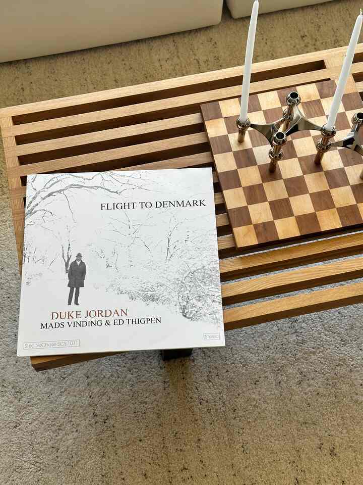 私のお気に入りのレコード 💿 レコード収集は私の比較的新しい趣味です。あなたが所有しているお気に入りのレコードは何ですか?

#ミッドセンチュリーモダン #record #livingroominterior