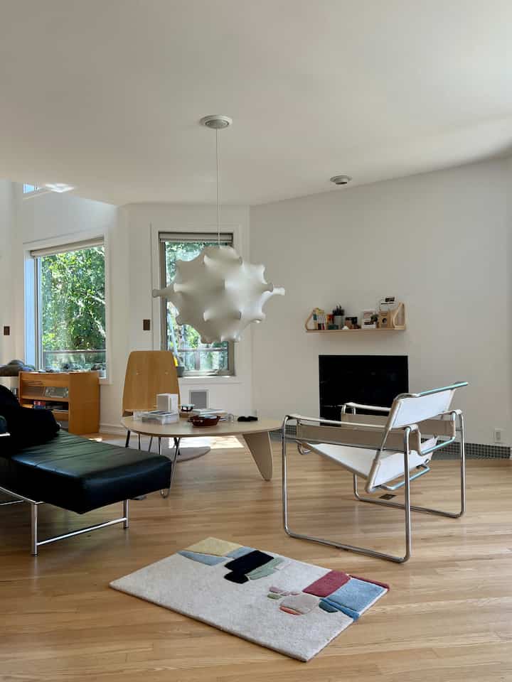 Family room/fireplace arrangement🩵

#flos #knoll #wassilychair #midcentury 