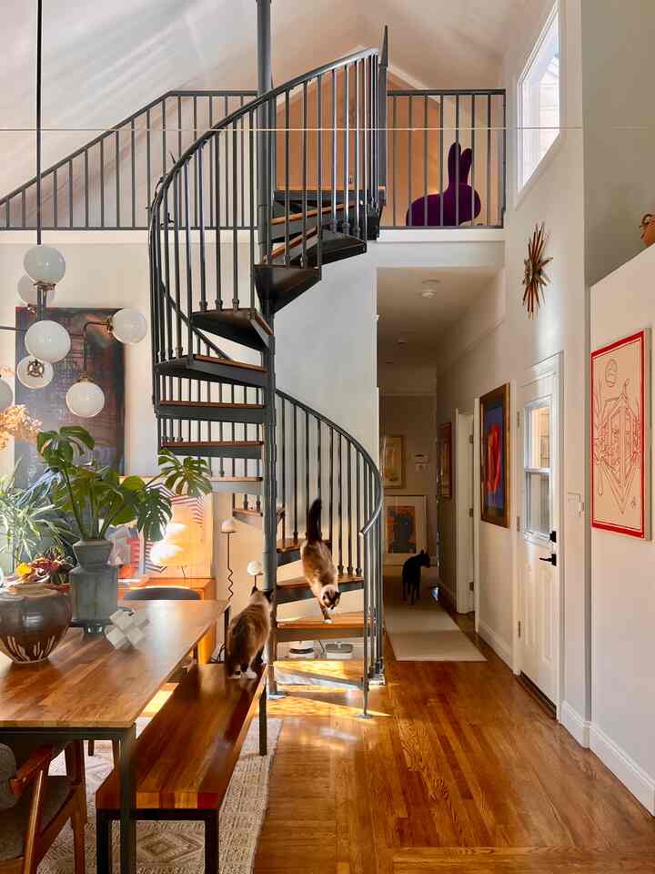 🏠 Welcome to my cozy living room! 🛋️✨ It's the perfect spot to unwind with a cup of hot cocoa and a good book, surrounded by the warmth of my furry companions. 🐾🐶🐱 Can't resist the charm of their playful antics and snuggles! #CozyVibe #FurryFriends #HomeSweetHome 🏡