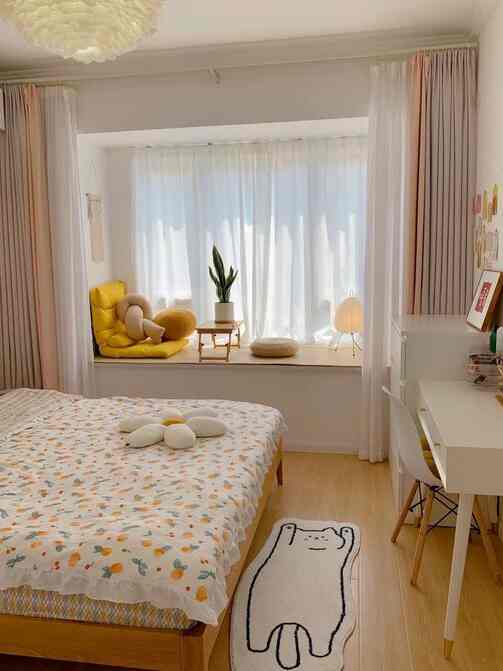 my super cozy bedroom! obsessed with this rug too #cuterug #yellow #yellowinspo