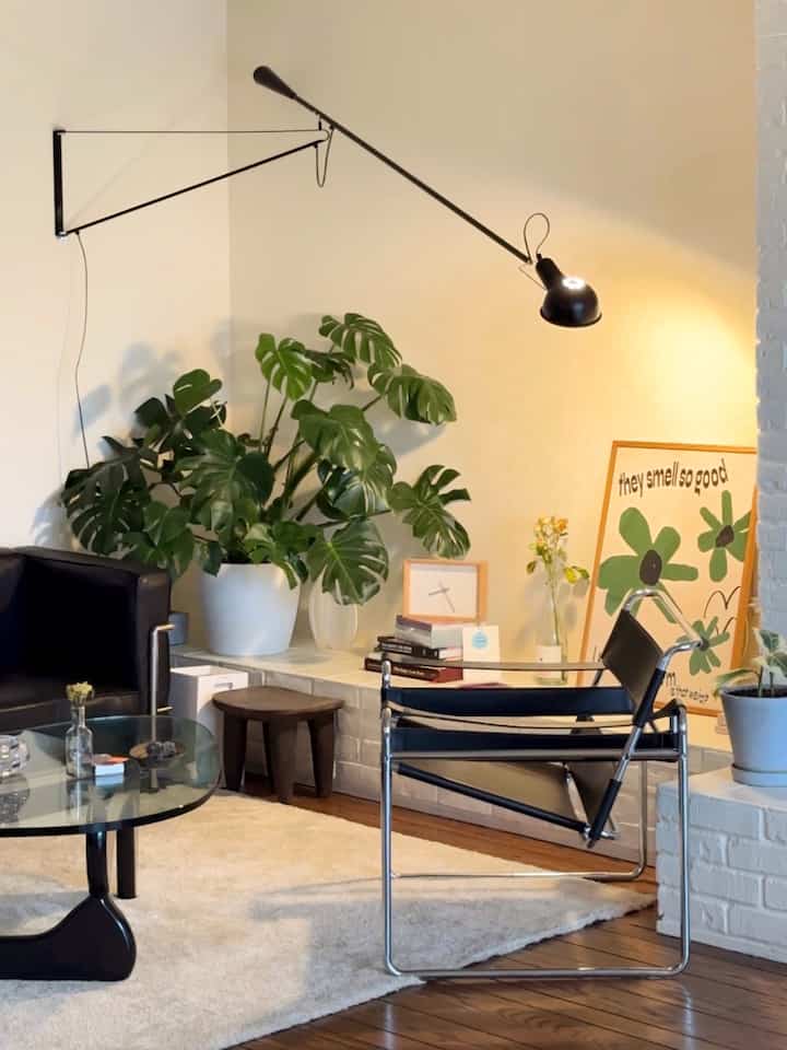 We love having indirect, warm light to brighten up our space 💛

#livingroominterior #sanfrancisco #midcentury 