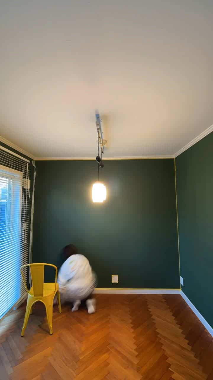 リビングの壁を塗り替えました！
去年から塗ってみたかったピンク！
部屋が一気に明るくなり、気分も上がりました。
ピンクに合わせてポスターもロナンブルレックのポスターに替えました。
#塗り替え #ロナンブルレック #色のある暮らし
#カラフルインテリア #ペイント #gplan