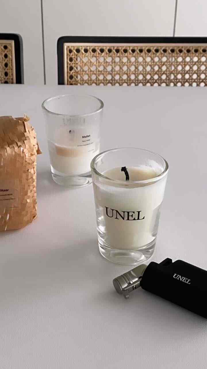 大好きなUNELのキャンドル。
香りから情景がイメージされてくるその時間そのものも味わえるって、なんて詩的なんだ…贅沢…コンセプトが本当に素敵ですよね🫶
切らさないようにリピして持ってます。

ライターはキャンパーの夫が気に入って大事に大事にしています🏕️夫絶対好きだと思った。革にシルバーのロゴがめちゃカッコいい。

夜寝る前にぼーっとするときに火をつけますが、つけてなくてもほんのり香るので朝も楽しめますよ〜 

#キャンドル #🕯️ #candle