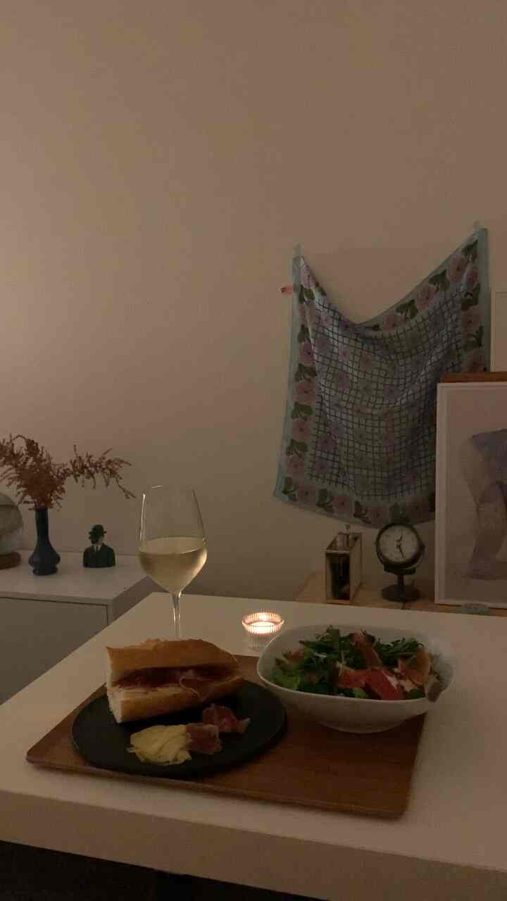 #夜の部屋 #お部屋全景 #ルームツアー #プロジェクターのある暮らし #一人暮らし #6畳 #ロフトメインフロアの家