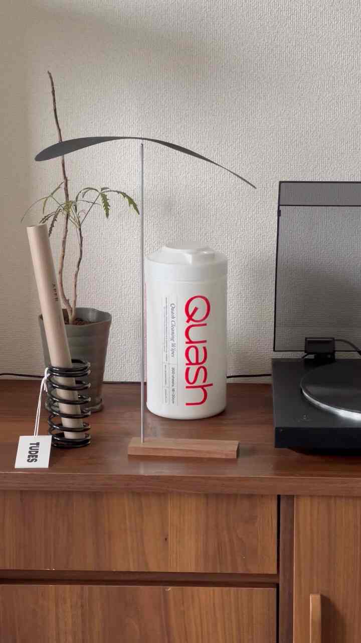 置くだけでインテリアになる #quash の洗浄ティッシュ。

最近ウッドとブラック組み合わせが好きです。