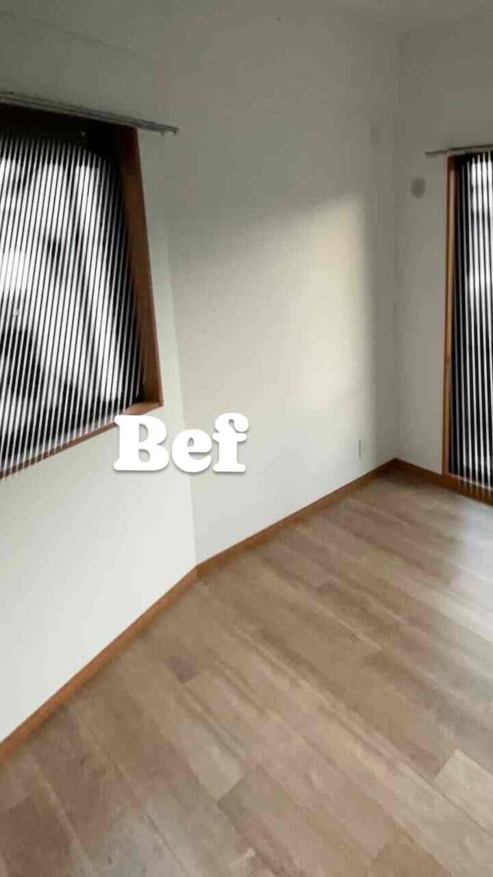 劇的に変わったお部屋。部屋のベースにはモルタルフロアタイルを貼り、白いブラインドを取り付けて空間を明るく🔨
無垢材のボードと白いソファ、和紙ランプで和モダンな雰囲気に。🩶×🤍×🤎が1番好きな組み合わせかも🫰

#フロアタイル #フロアタイル貼り #floortile #サンゲツフロアタイル 