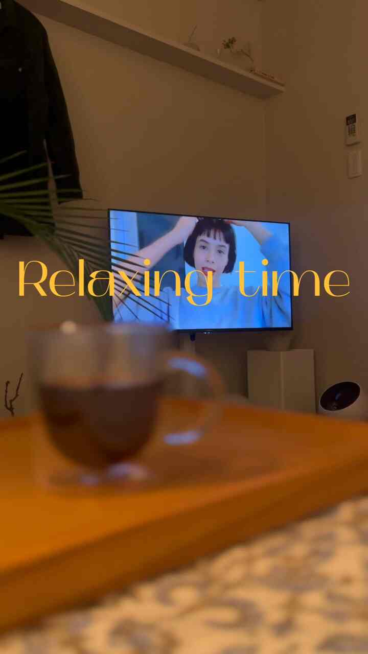 ソファがない我が家では、
マルチカバーを敷いたベッドが
ごろんスペース☕️

#リラックススペース 