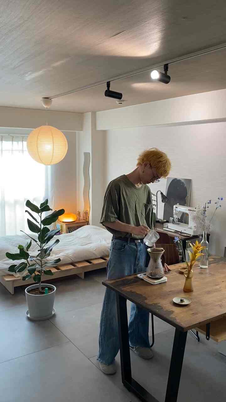 ☕️☀️
　　
#Hidup sendiri #Ruang tamu sendiri #Sewa #1R #Ruang studio #Jepang modern #DIY #Tanaman hias #Ficus #Pohon karet #Kopi #Hidup dengan kopi #Hidup di Kyoto #season6 #ambassador #Ubin lantai #JAY #IKEA #KANADEMONO # 63