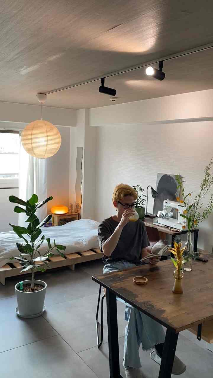 Making homemade honey lemon into lemonade squash is a summer pleasure🍯🍋

#1R #ワンルーム #一人暮らし #賃貸 #賃貸一人暮らし #和モダン #観葉植物 #テーブル #フロアタイル #IKEA #HAY #KANADEMONO #サンゲツ #京都暮らし