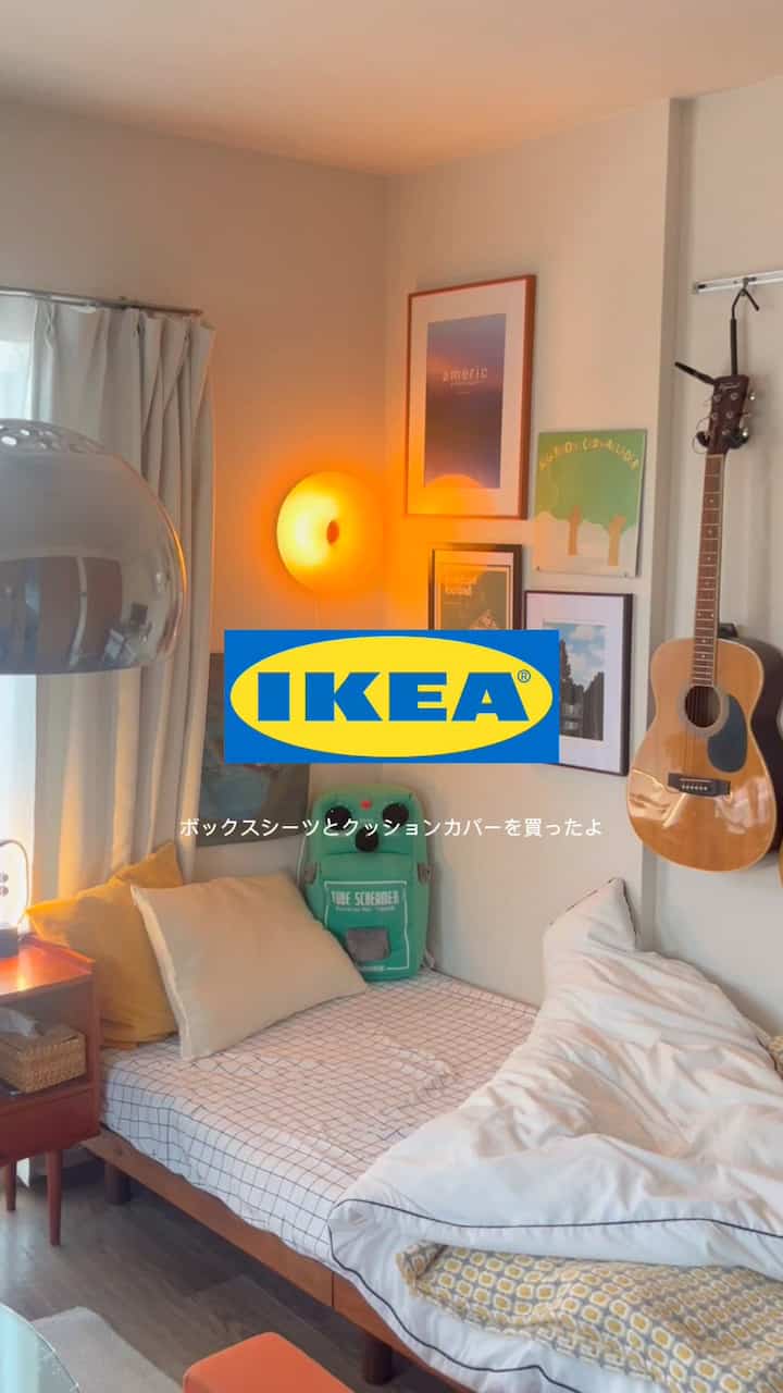 Cozy 8-tatami bedroom with navy accents and wood tone furniture, featuring indirect lighting and cushions as focal points