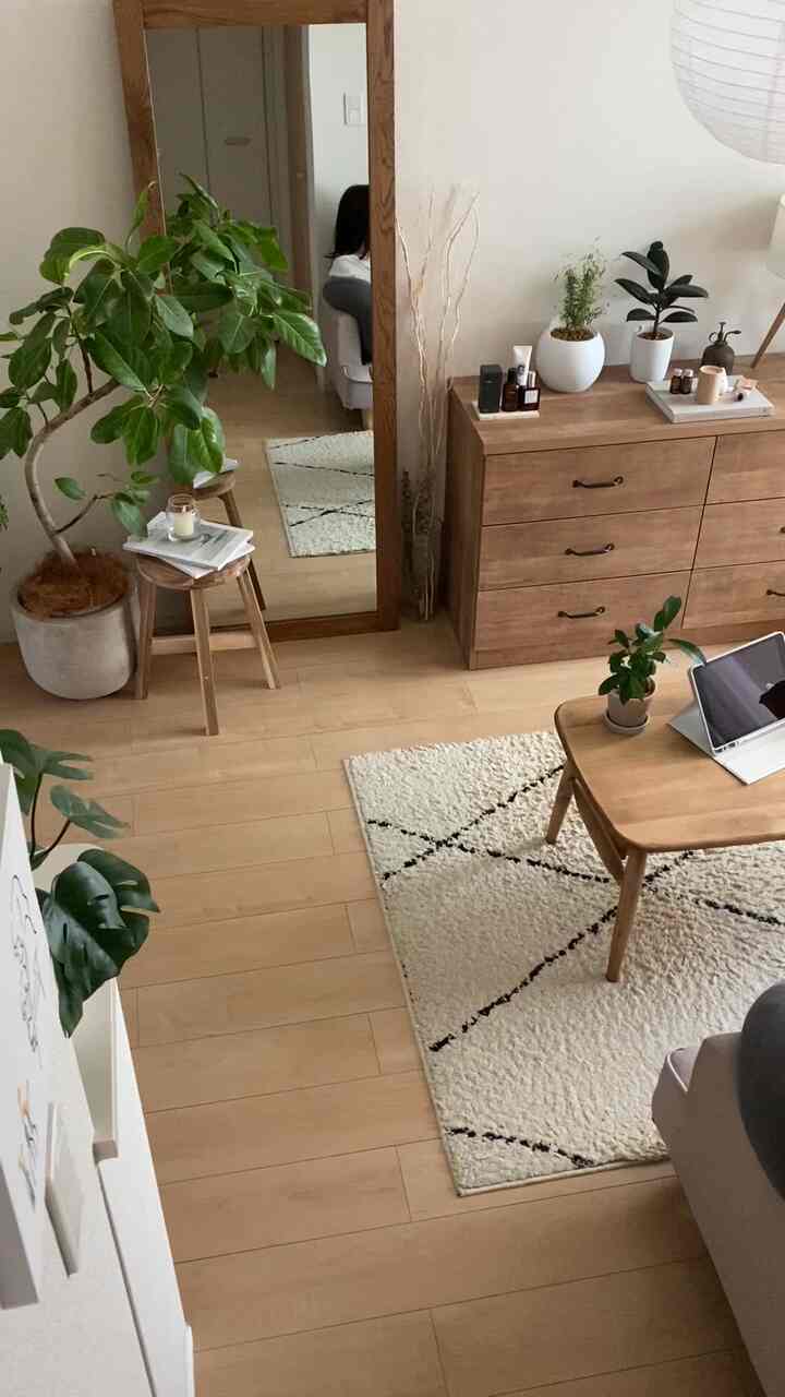 白・黒・ブラウン・緑のこの配色が好き🌿

#北欧インテリア #ナチュラルインテリア #木製家具 #アンティーク #観葉植物 