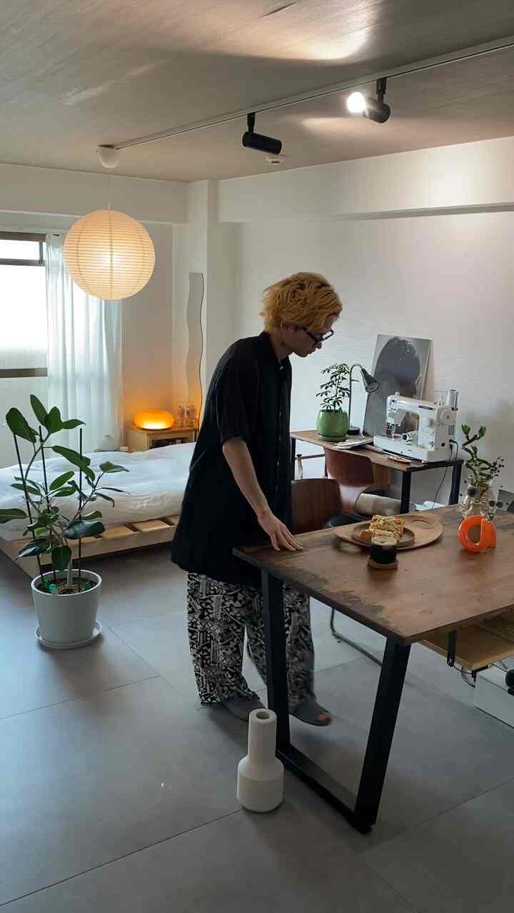 Kopi dan roti🍞
　　
#Kamar untuk tamu single #1R #ワンルーム #賃貸 #japandi #和モダン #観葉植物 #珈琲 #HAY {8 #IKEA} #KANADEMONO #ACTUS