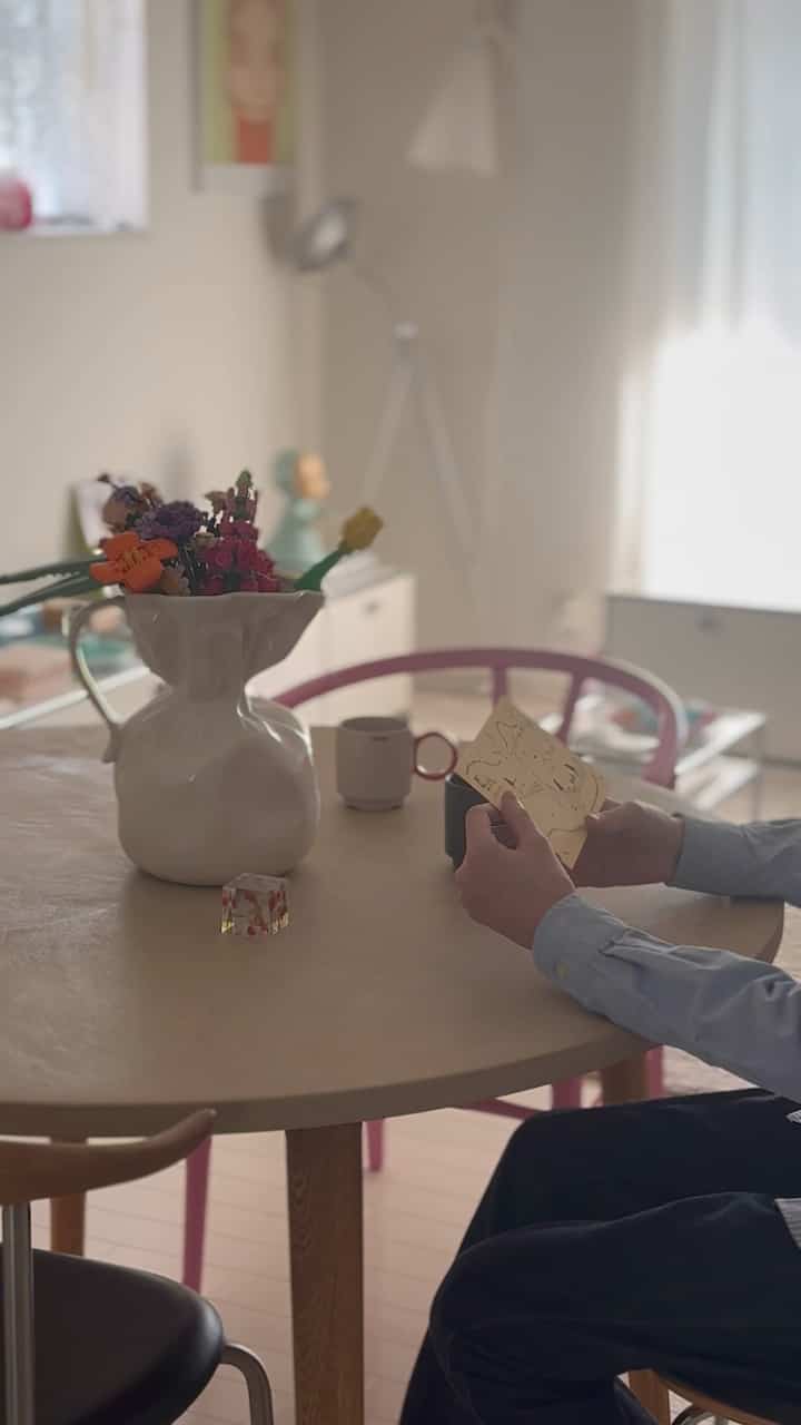 Accent your dining room 👻

#Mortex #丸テーブル #yチェア #ch24 #フラワーベース #byon #レゴ #お花 #フラワー #花瓶 #カラフルインテリア