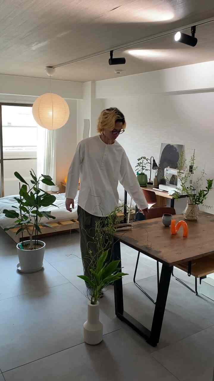 Suatu pagi🟠
　　
Saya senang ini musimnya memakai baju lengan panjang 🙌
　　
#Hidup sendiri #1R #Ruang studio #Sewa #Jepang modern #Japanday #DIY #Perabotan DIY #Perabotan antik #Antik #Pencahayaan #Ubin lantai #Tanaman hias #Dasar bunga #JAY #KANADEMONO #IKEA #ACTUS #Sangetsu #Kyoto living