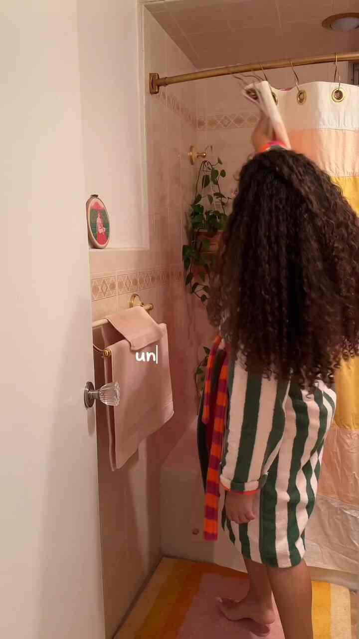 Best time of day 🧖🏻‍♀️💖
#moderneclectic #colorfulinterior #eclecticdecor #grwm