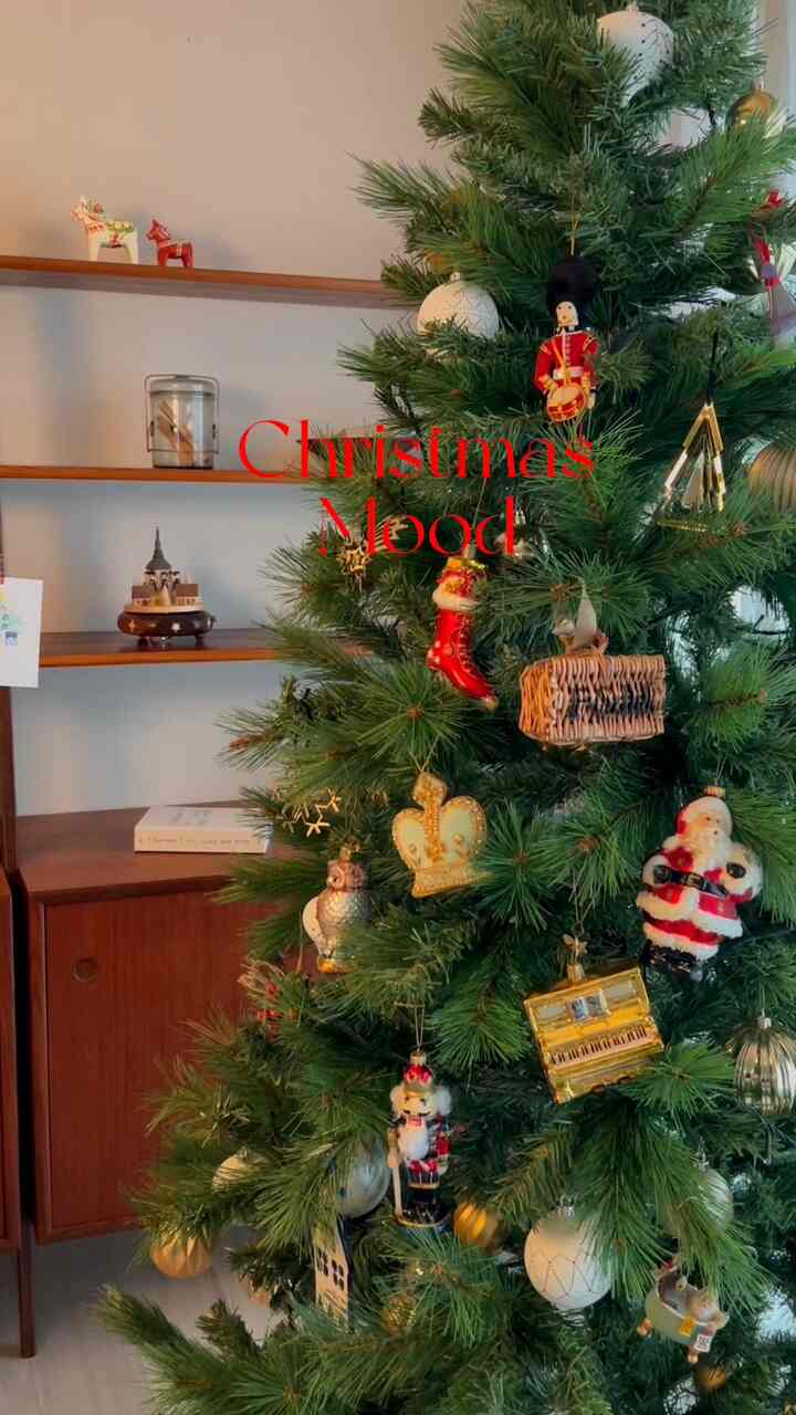 1年で1番好きな季節💚❤️


#クリスマスインテリア
#ツリーオーナメント
#クリスマスツリー
#クリスマスデコレーション
#マンションインテリア
#北欧ヴィンテージ家具