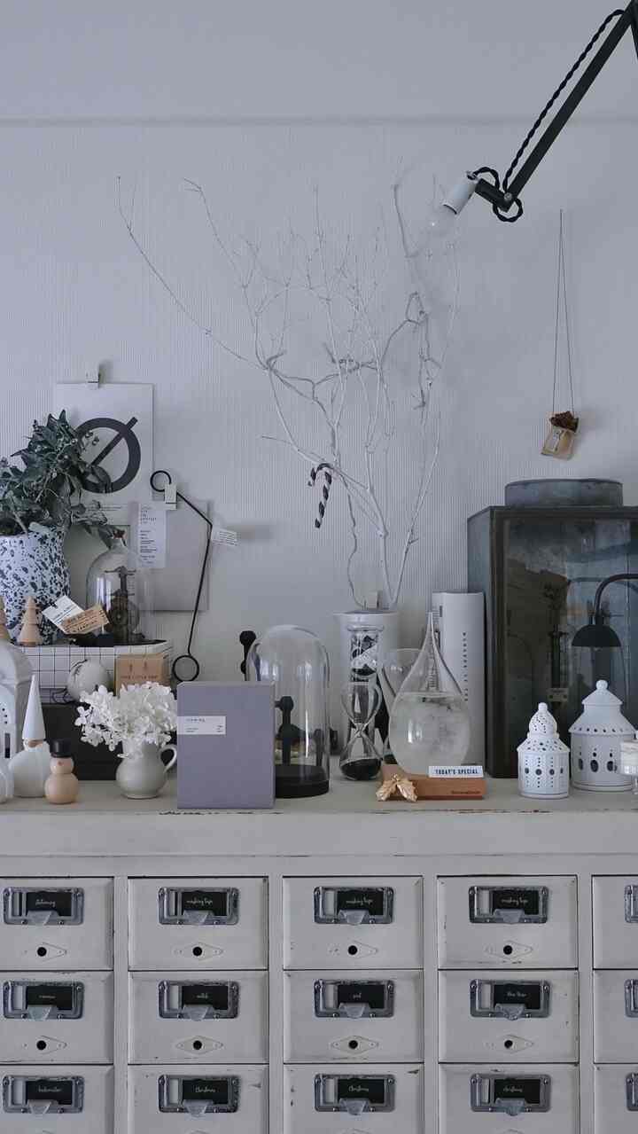 あっ‼︎
と言う間に12月𓍄,,,
今年も残すところ1ヶ月を切りましたね

クリスマスインテリア
追加しました𖠰

・
・
photo by @amipama_ 

#クリスマス
#Christmas
#クリスマスインテリア
#Christmasinterior
#クリスマスデコレーション
#Christmasdecoration
#cogu
#cogunomori 
#ちょこっとライト 
#リビングインテリア
#日々の暮らし
#暮らしを楽しむ 
#暮らしの記録 
#すきなものに囲まれて暮らしたい 
#好きなものに囲まれた暮らし 
#ミックスインテリア
#アンティークのある暮らし
#古いものがある暮らし 
#古道具のある暮らし 
#海外インテリアに憧れる
#インテリア好き 
#暮らしの道具 
#モノトーン雑貨
#マンション暮らし 
#マンションインテリア
#eosm100

・
・