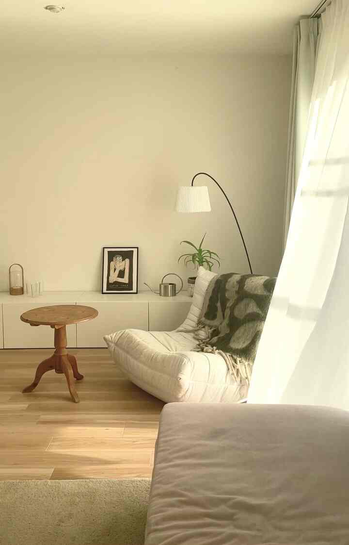 穏やかな風と光。何気ない日常の何気ない景色に幸せを感じた瞬間☺️🧚🏻

#リビングインテリア #アートのある暮らし