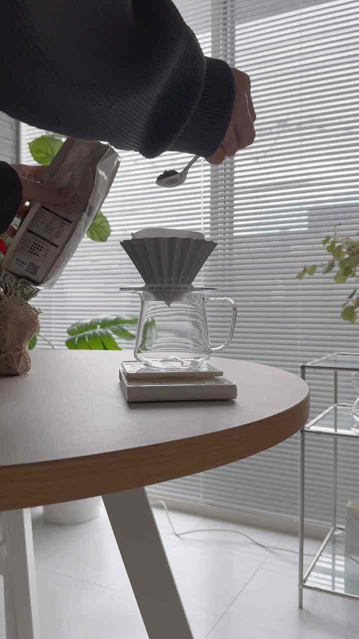 ハンドドリップハマりそう☕️
#coffee #ORIGAMI #ハンドドリップ #ハサミポーセリン #ドリッパー