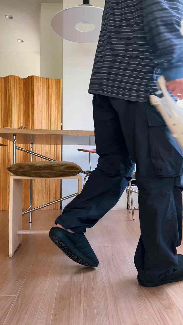 休日の掃除機は @makita.jp 
軽くて本当にいい
　　　　　　
でも本命はお掃除ロボが欲しい
　　　　
#マキタ掃除機 #usmハラー #interior #インテリア #인테리어  #暮らしの記録 #リビング #リビング小物 #リビング照明 #掃除機 #ダイニング #ダイニング照明 #ダイニングインテリア 