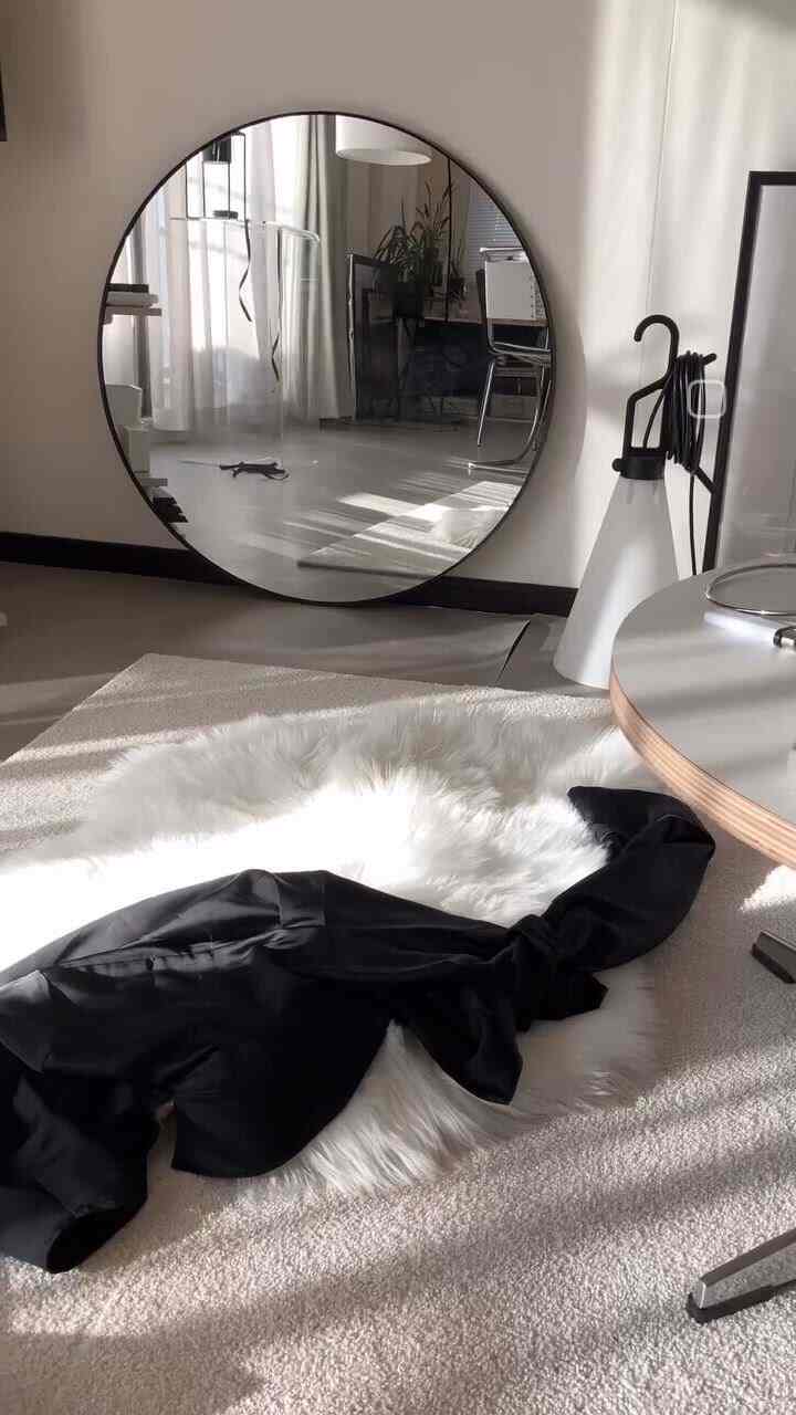 おやつタイム🥯


#リビングルーム #dayoff #ブレイクタイム　#休みの日　#リビングルームインテリア　#無機質　#無機質インテリア　#お香 #ikea #flos #mayday