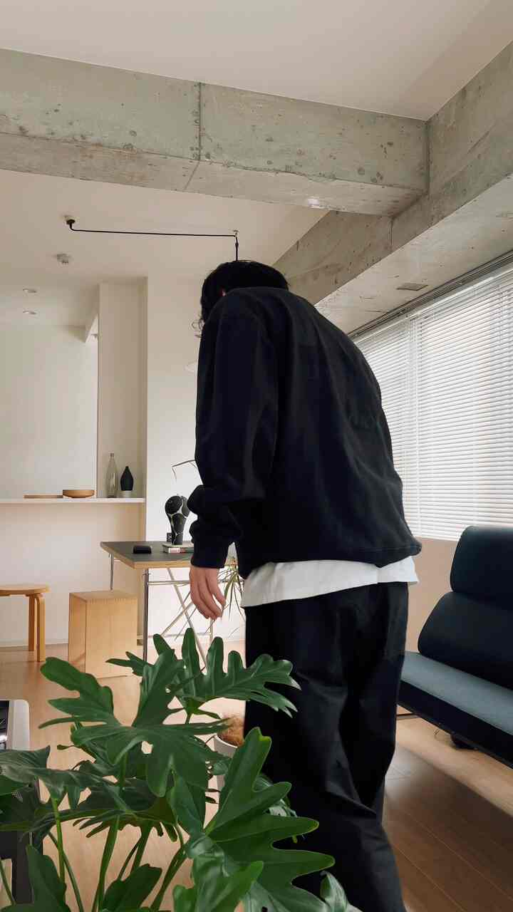 水やりと部屋の掃除
　　　　
気持ちいい
　　　　　
冬はちょっと植物の元気がなくなるから心配、、、

#リビング #リビング小物 #リビング植物 #リビング雑貨 #ダイニング #ダイニング照明 #ダイニングインテリア #掃除機 