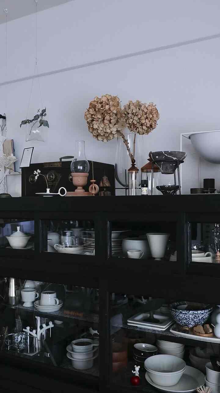 Nice smell

#Life with fragrance 
#Life with fragrance 
#Ikeda Yuko
#Aroma diffuser
#Daily life
#Enjoying life 
#Record of life 
#I want to live surrounded by things I like 
#Life surrounded by things I like 
#Mixed interior
#Life with antiques
#Life with old things 
#Life with antiques 
#Longing for foreign interiors
#Interior lovers 
#Living tools 
#Monochrome goods
#Living in an apartment 
#Apartment interior
#eosm100