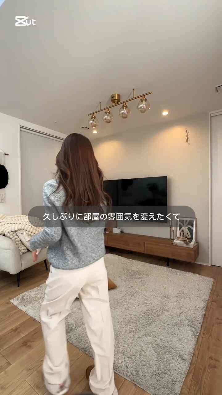 ラグを変えた時の動画です🫶🏻

ずっと無地だったから、柄付きにちょっぴり抵抗あったけど可愛い空間になって大満足でした😘

#ラグ　#newitem #リビングインテリア