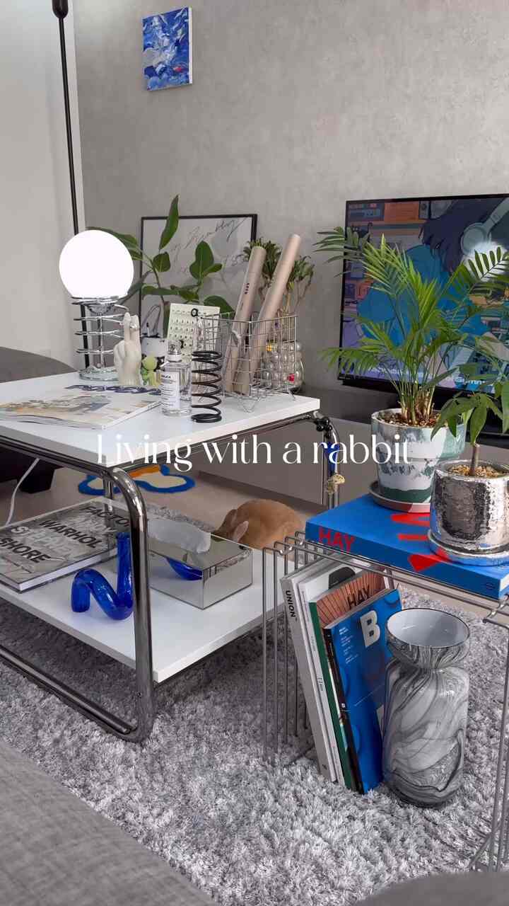 Living with a rabbit🐰
#うさぎのいる暮らし

#リビング
#リビングインテリア
#ミッドセンチュリー
#ミッドセンチュリーモダン 
#うさぎ
