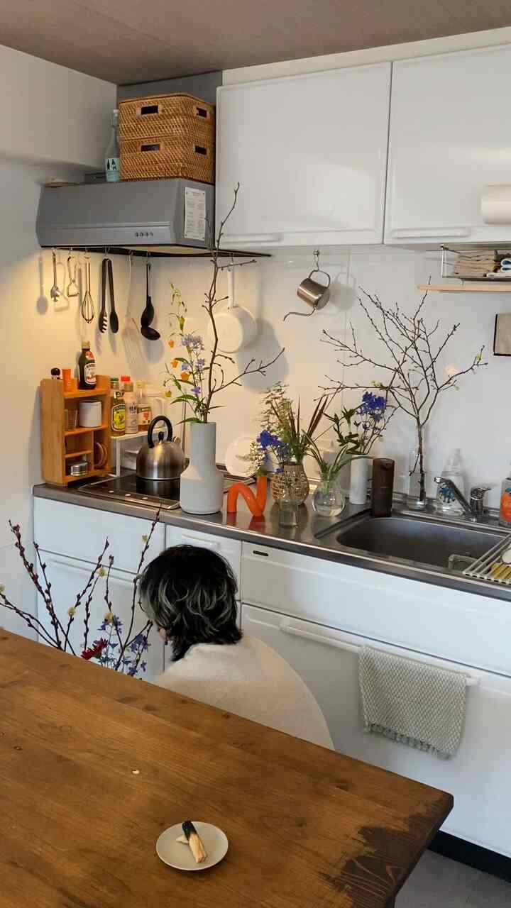 Change the water all at once 🌼

#1R #ワンルーム #一人暮らし #ひとり暮らし #賃貸 #和モダン #ジャパンディ #花 #花器 #花瓶 #フラワーベース #キッチン #台所 #京都暮らし