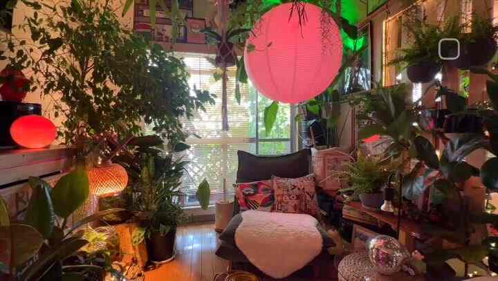 風と曇り空と雨の香りが心地良かった日

#スマート照明 #ハンギングプラント #ハンギング植物 
#築古マンション #3DK #リビング #ベランダインテリア #IKEA #IKEA照明 #アジア工房 #マンション #団地暮らし #築古物件 #カラフルなインテリア 