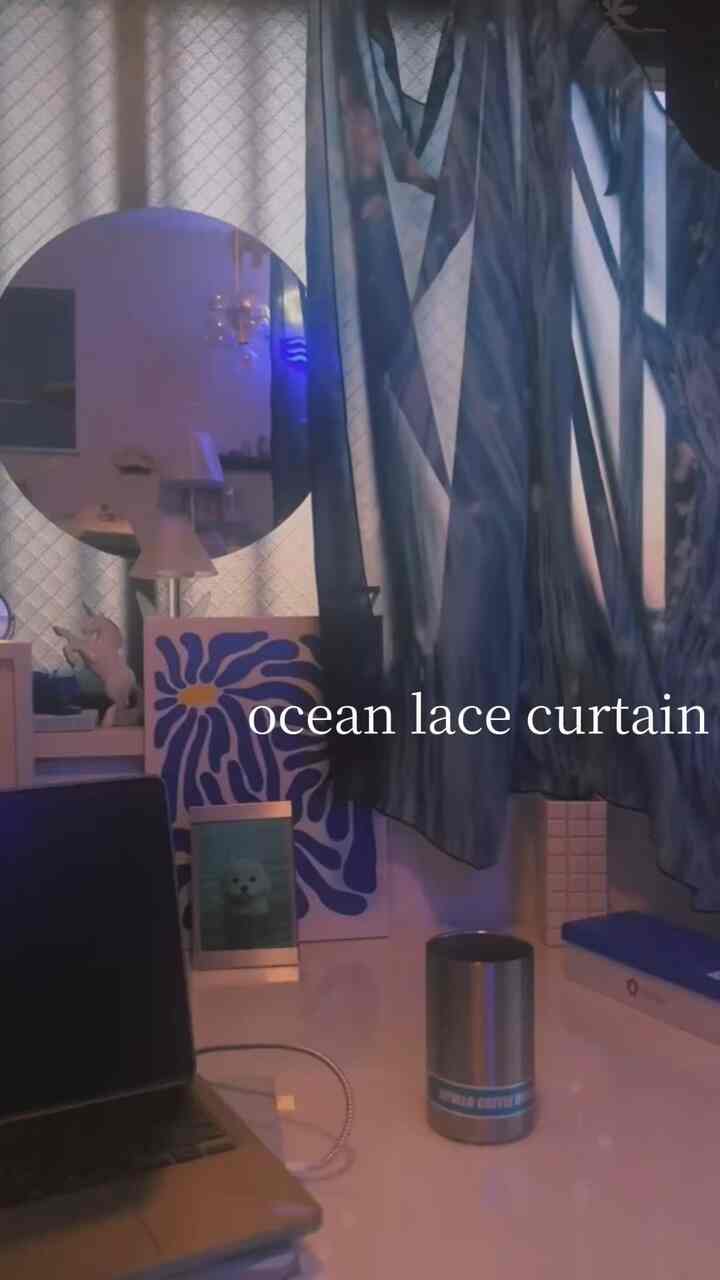Jendela studio
menampilkan matahari terbit yang indah
dan gordennya terbuat dari renda laut yang saya beli dari ohouse (@ohouse).
Saya suka langit yang terlihat dari seberang laut.
🌸Pemandangan dari jendela studio
sungguh menakjubkan saat matahari terbit.
Saya menggunakan renda laut dari ohouse (@ohouse)
sebagai gorden.
Saya suka langit yang bisa saya lihat di seberang laut.

🌅아틀리에 창문에서 보이는
Saya ingin tahu apa yang saya katakan.
ohouse(@ohouse)에서 구입한
Saya ingin tahu apa yang saya katakan.
Saya ingin tahu apa yang ingin saya katakan. Saya menantikannya.

#Gorden #レースカーテン #海 #ネオンランプ #ネオンライト #朝焼け #古民家 #ジャパンディ #韓国インテリア #古道具 #猫のいる暮らし #blue #cat #windowview #sunrise #atelier #oceanlace #cozyroom #interiordesign #minimalhome #homeinspo #ohouse #창문뷰 #아침노을 #오하우스 #바다커튼 #해가뜨는하늘 #인테리어 #감성인테리어 #네온조명
