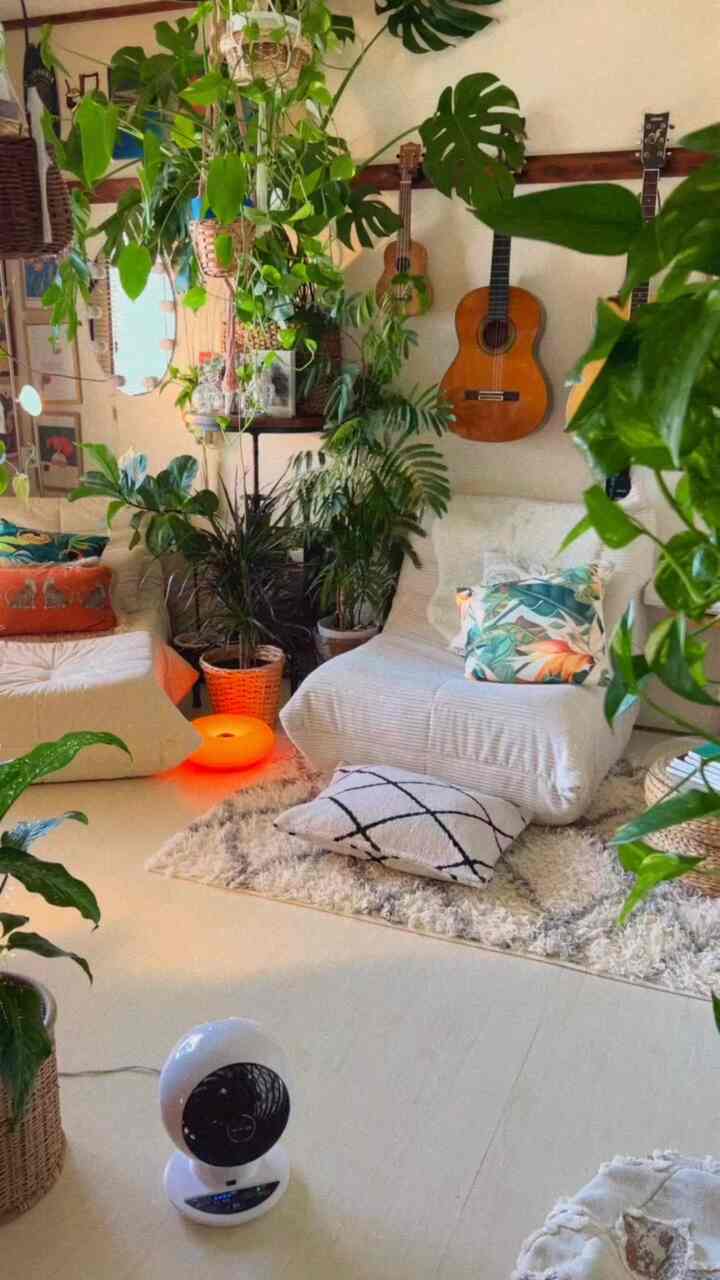 #築古マンション #リビング #団地暮らし #植物インテリア #植物のある生活 #ハンギングプラント #自然 #落ち着いた色 #シーリングファン #照明インテリア 