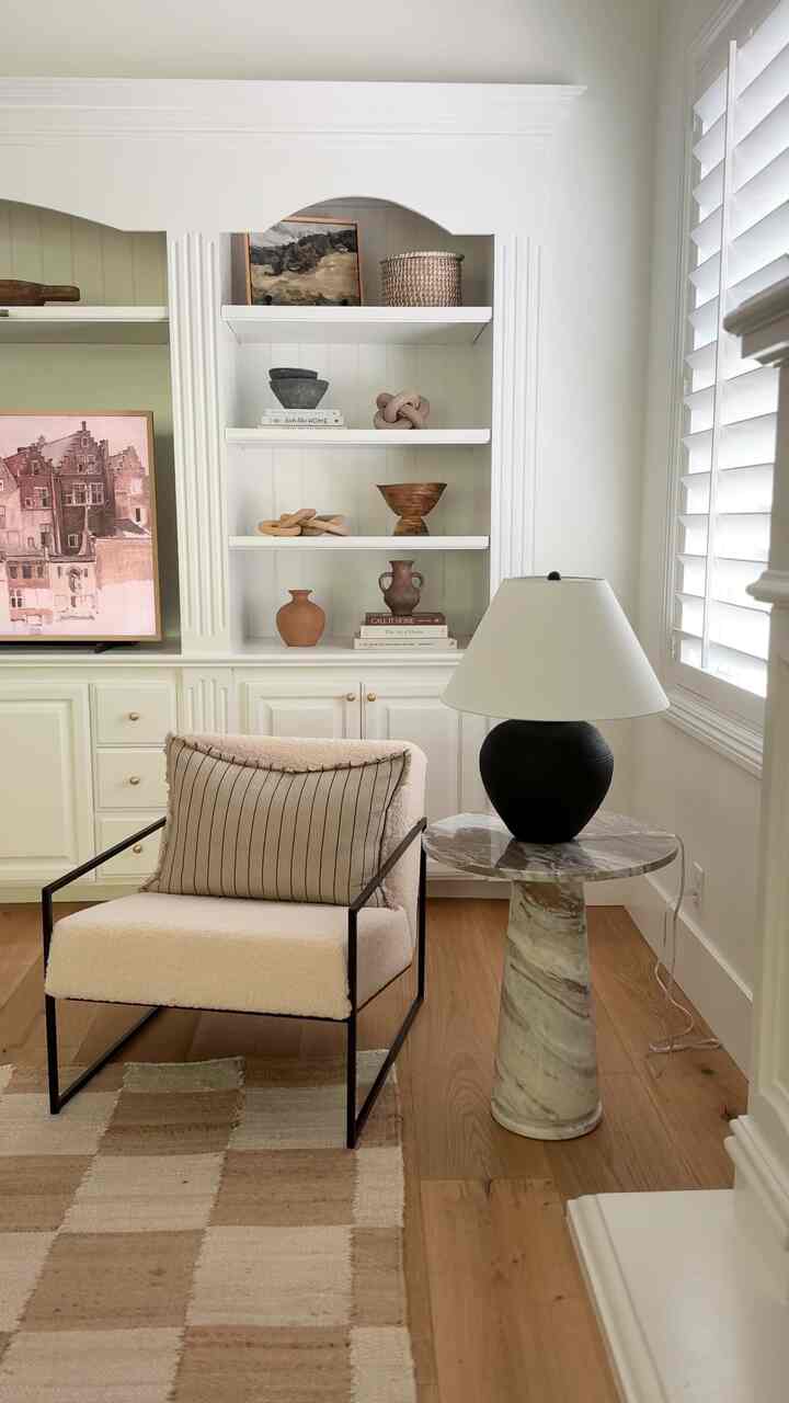 Furnitur modern menambahkan tampilan yang menyenangkan dan modern ke ruangan Anda! #loungechair #livingroomdesign #modernfurniture