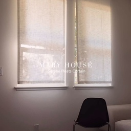 Changed my light summer curtains to cozy, voluminous ones — and just like that, the warm autumn mood is complete!
One of the easiest ways to transform a room’s atmosphere — change the curtains!
#falldecor #fallvibes #autumndecor #simplefall #fallinspiration #livingroom #livingroomdecor #livingroomstyling #homedecor #fallinterior #lamps #lighting #lightinginterior #cushion #chair #rug #shelf #shelfdecor #stool #candle #curtain #curtainstyling 
