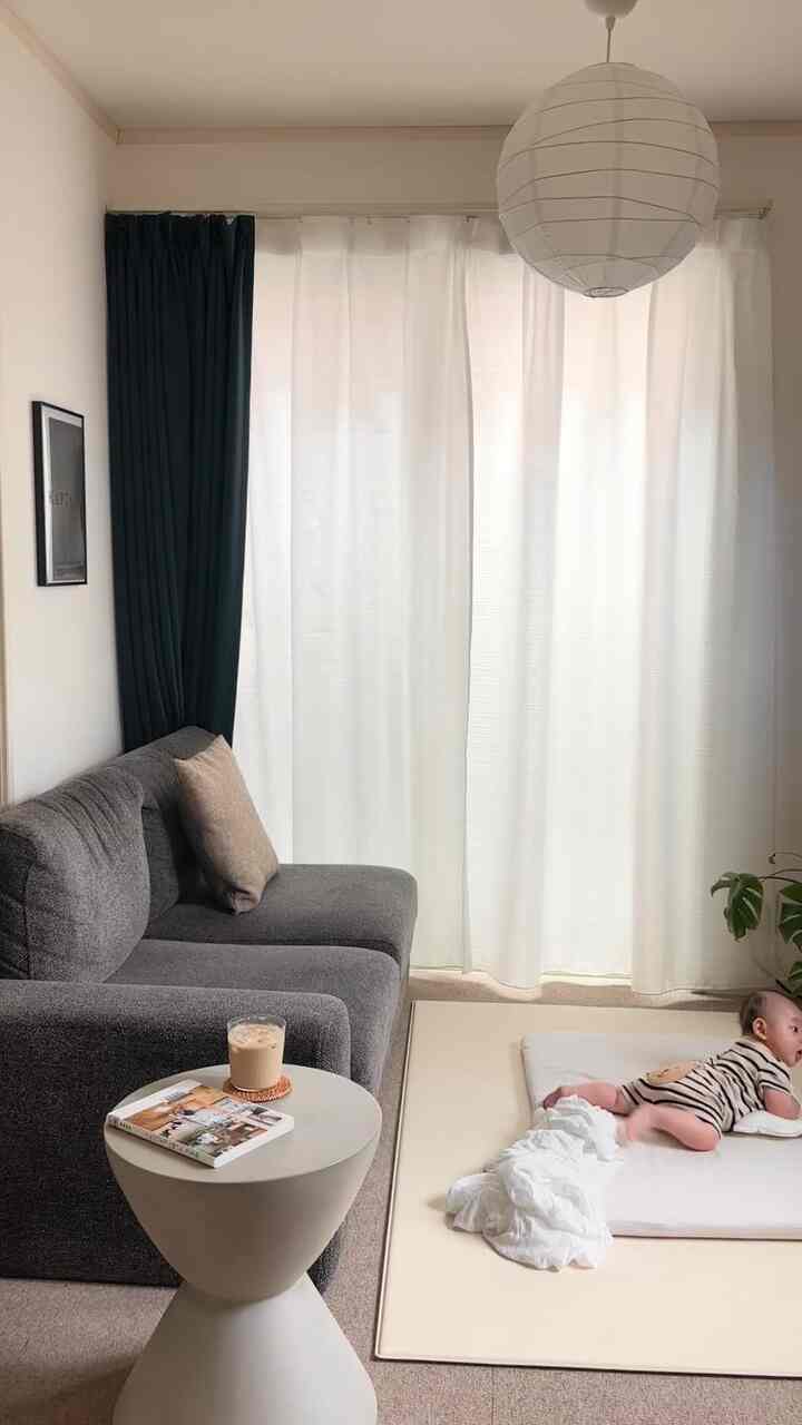 我が家のベビースペース👶🏻
#リビング #ソファインテリア #サイドテーブル #ベビー用マット #ベビースペース #赤ちゃんのいる暮らし #赤ちゃんのいる生活 