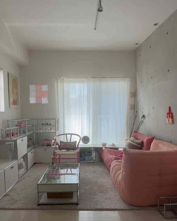 nanoleafの彩り

#nanoleaf #パネルライト #壁付けライト #リーンロゼ #yチェア #カラフルインテリア